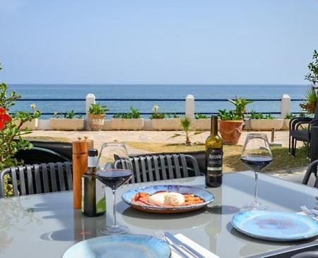 Newly Renovated 2 Bedroom Beachfront House Sitio de Calahonda Dış mekan fotoğraf