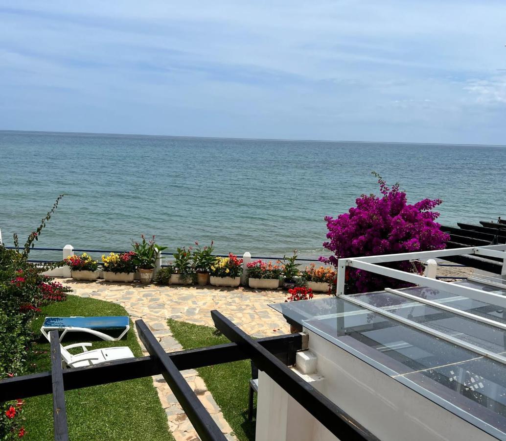 Newly Renovated 2 Bedroom Beachfront House Sitio de Calahonda Dış mekan fotoğraf