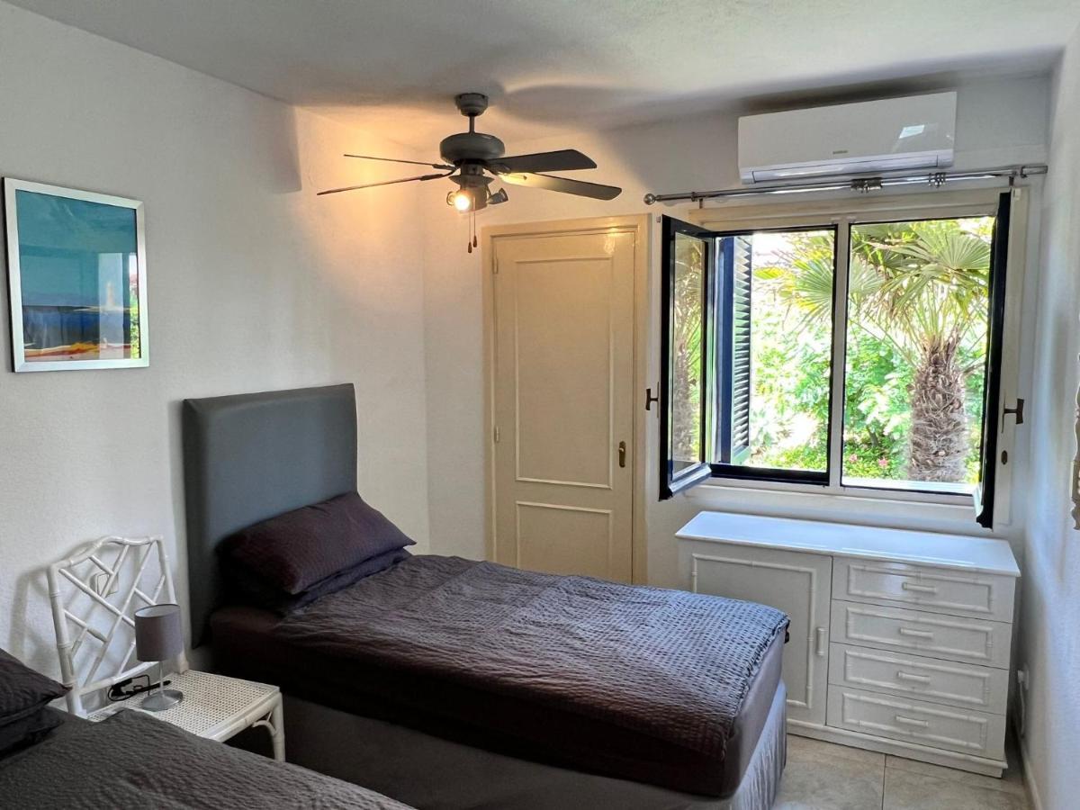 Newly Renovated 2 Bedroom Beachfront House Sitio de Calahonda Dış mekan fotoğraf