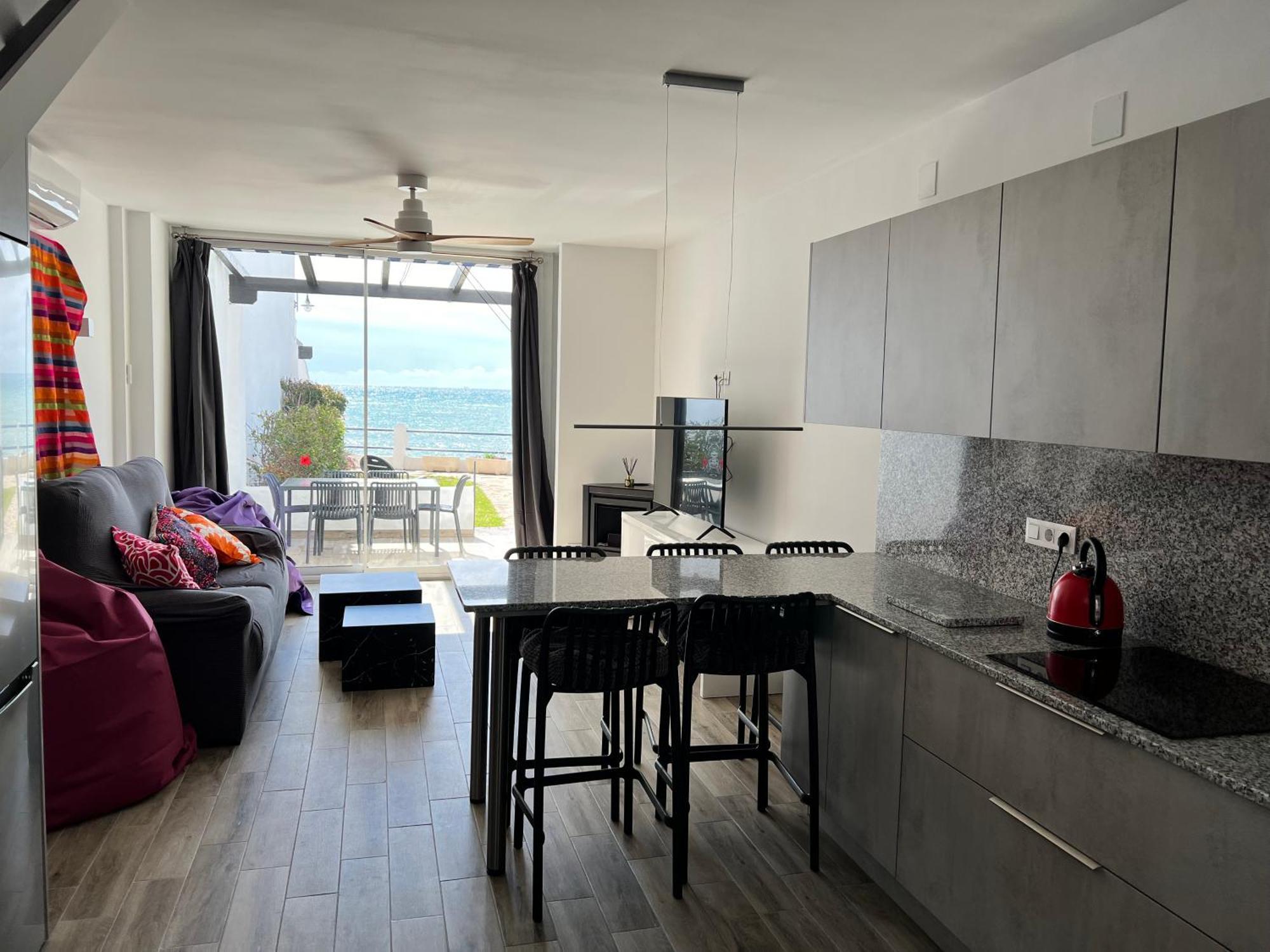 Newly Renovated 2 Bedroom Beachfront House Sitio de Calahonda Dış mekan fotoğraf