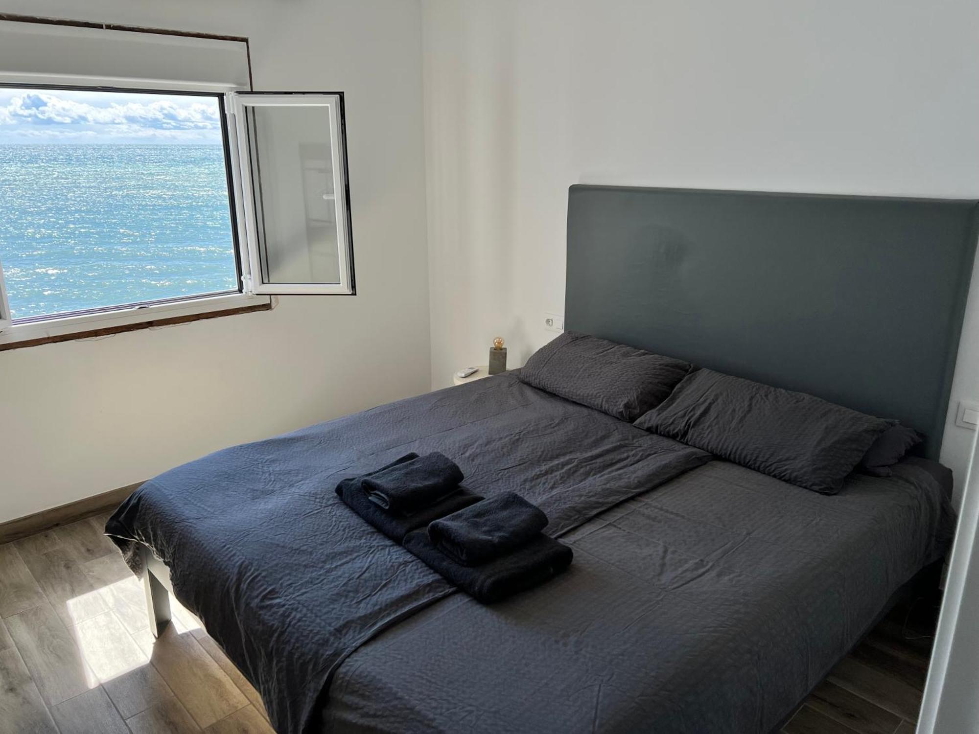 Newly Renovated 2 Bedroom Beachfront House Sitio de Calahonda Dış mekan fotoğraf