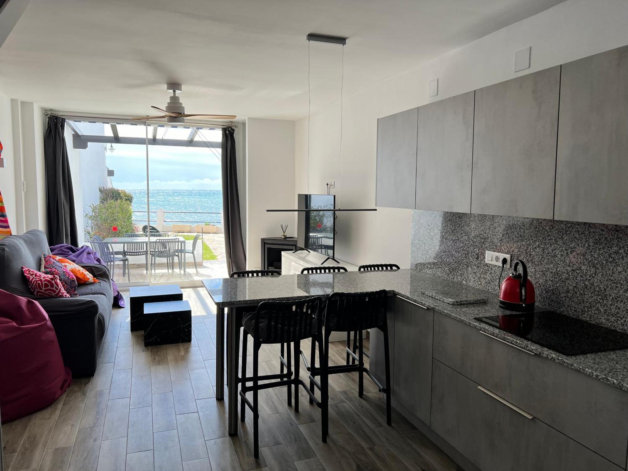 Newly Renovated 2 Bedroom Beachfront House Sitio de Calahonda Dış mekan fotoğraf