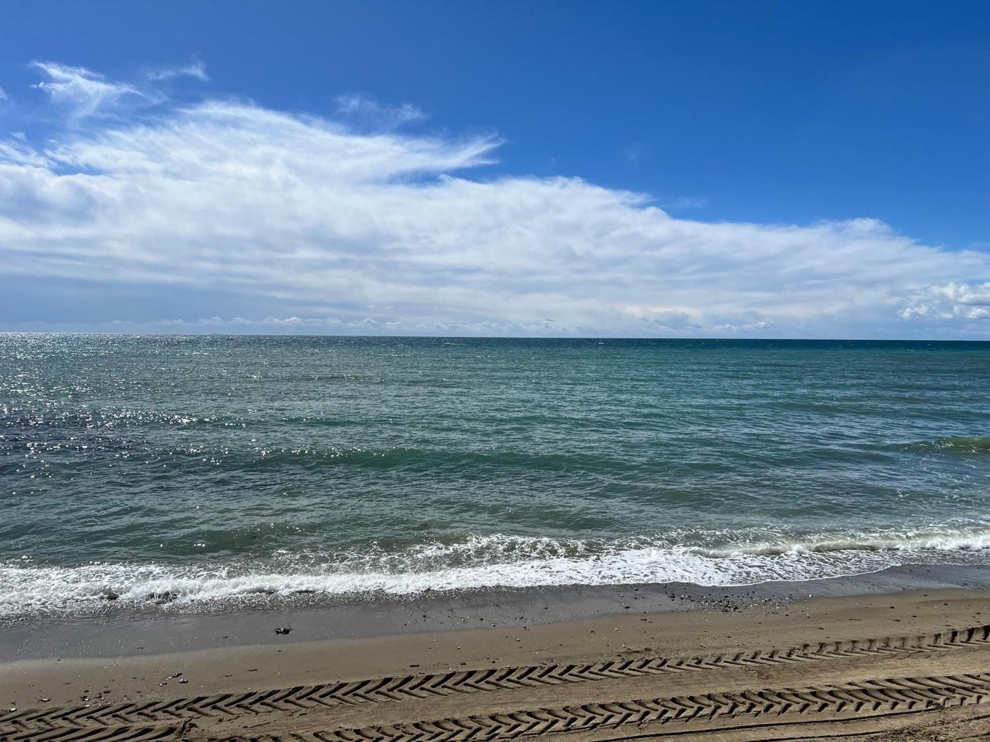 Newly Renovated 2 Bedroom Beachfront House Sitio de Calahonda Dış mekan fotoğraf