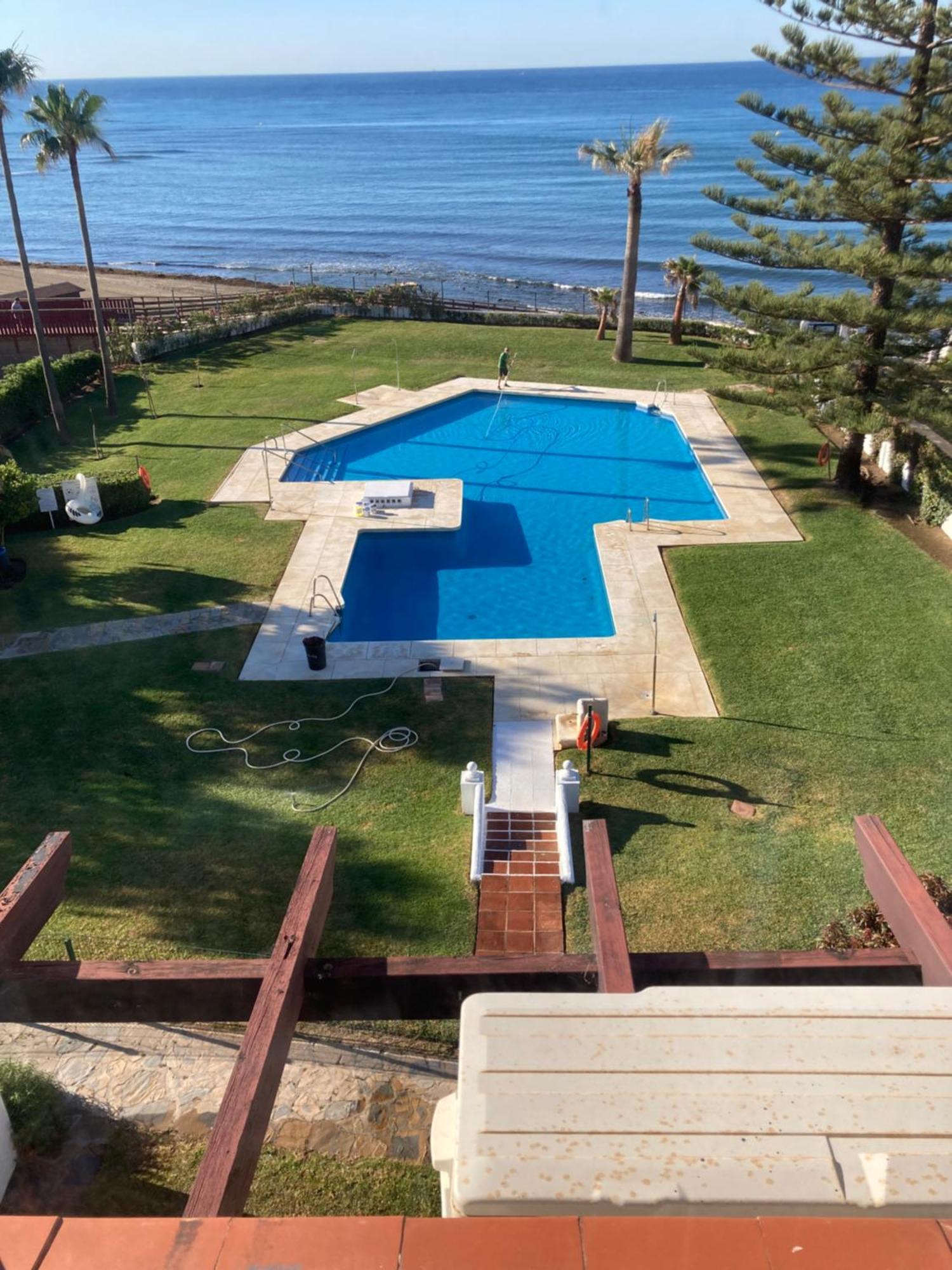 Newly Renovated 2 Bedroom Beachfront House Sitio de Calahonda Dış mekan fotoğraf